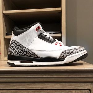 I am selling air Jordan’s that are lightly used